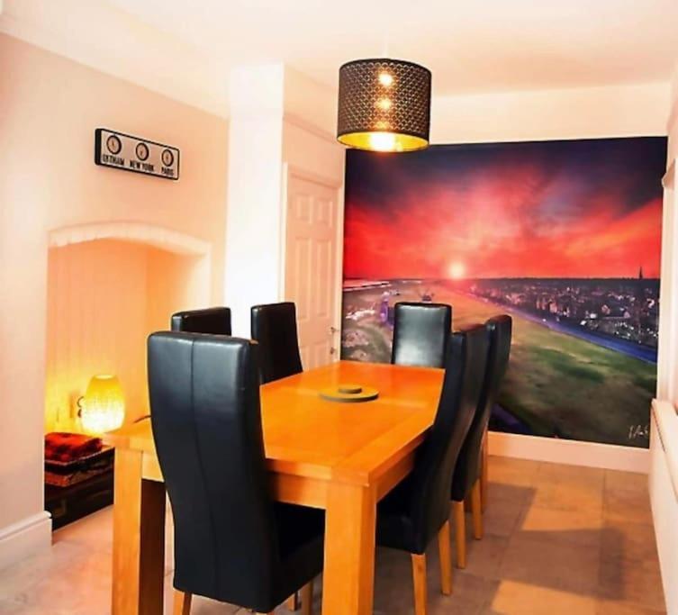 Sunny Seaside Beach House Lytham Centre Sleeps 8 Литам-Сент-Эннс Экстерьер фото