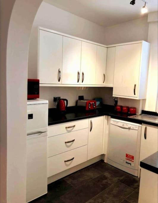 Sunny Seaside Beach House Lytham Centre Sleeps 8 Литам-Сент-Эннс Экстерьер фото