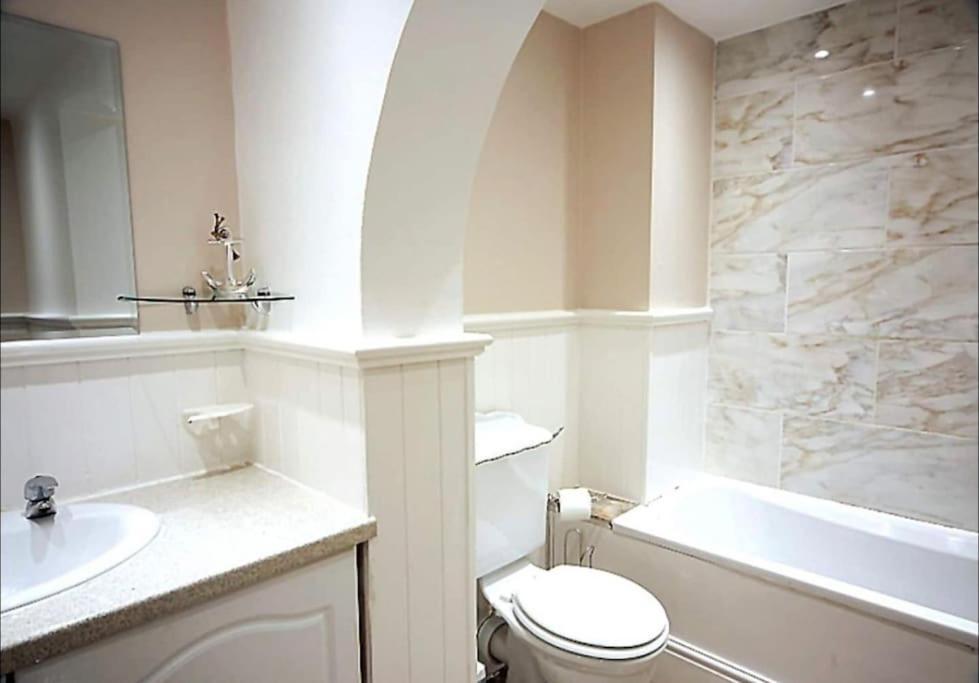 Sunny Seaside Beach House Lytham Centre Sleeps 8 Литам-Сент-Эннс Экстерьер фото